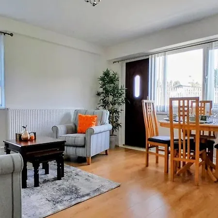 Comfortable Near Center Apartment *