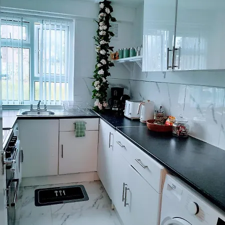 Comfortable Near Center Apartment *