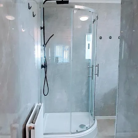 Comfortable Near Center Apartment *