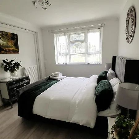 Comfortable Near Center *