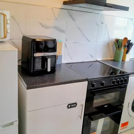Comfortable Near Center Apartment *